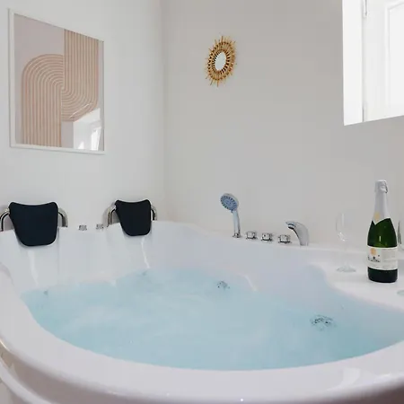 Le Scandinave - Balneo & Netflix - Terrasse Barbecue - Confort & Detente - Piste Cyclable Meuse *