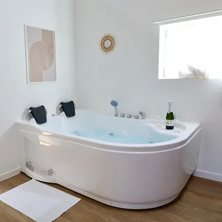 Le Scandinave - Balneo & Netflix - Terrasse Barbecue - Confort & Detente - Piste Cyclable Meuse Holiday home *