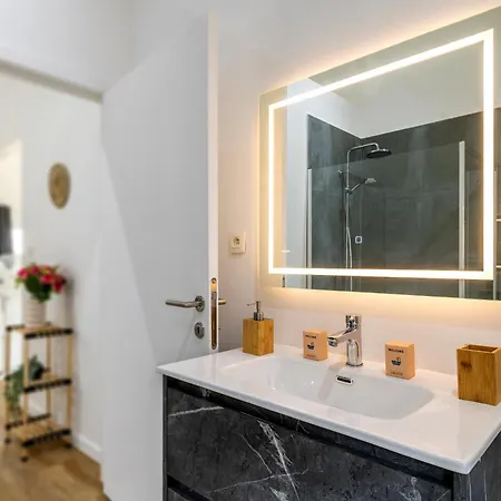 Le Scandinave - Balneo & Netflix - Terrasse Barbecue - Confort & Detente - Piste Cyclable Meuse *